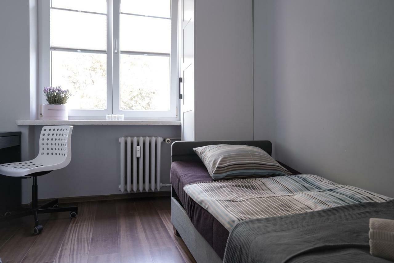Charming Boulevard Apartment *