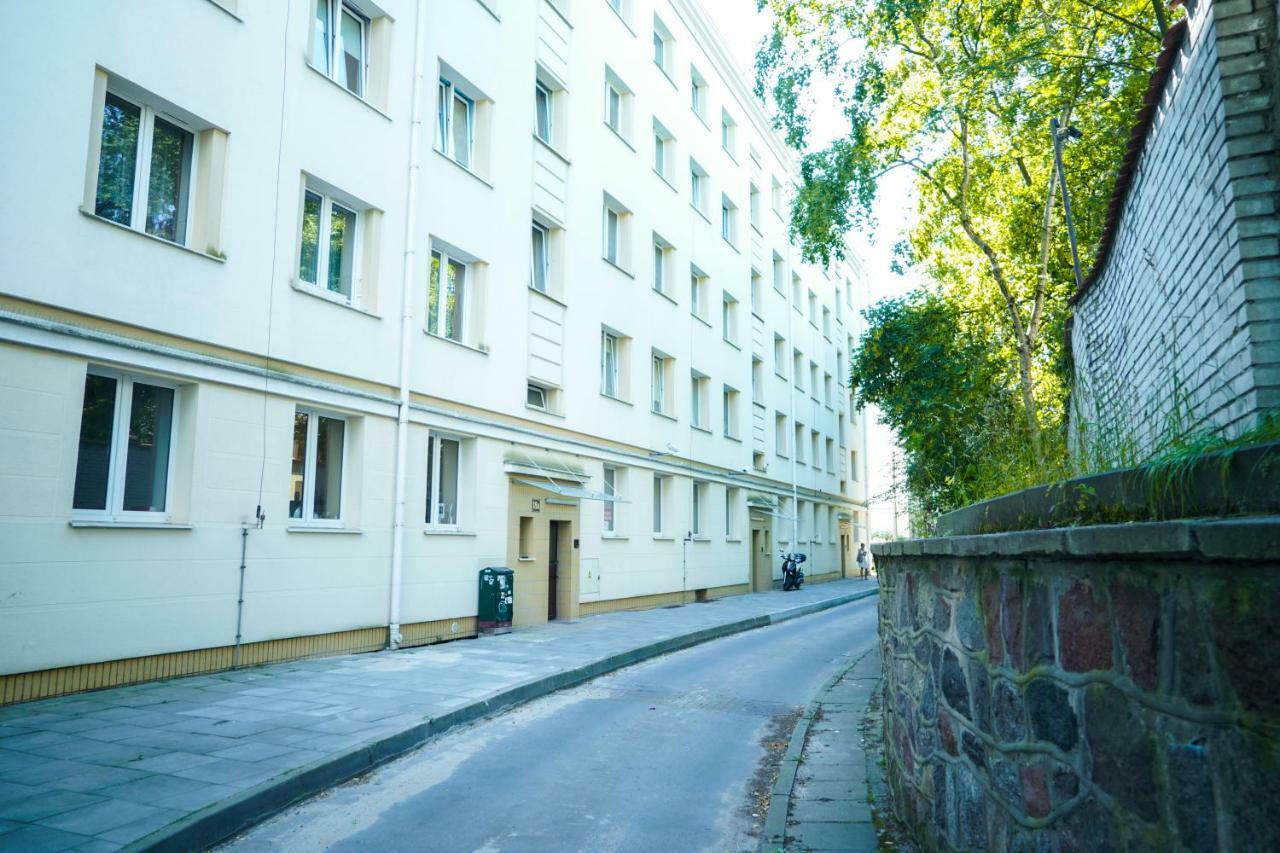 Charming Boulevard Apartment *